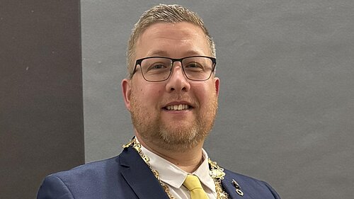 Cllr Thomas Janke in his mayoral regalia
